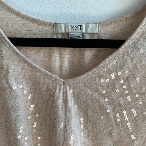 Forever 21 Sequinned shirt - Picture 2 of 3